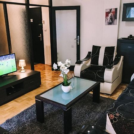 Black And White Apartment Novi Sad Ngoại thất bức ảnh