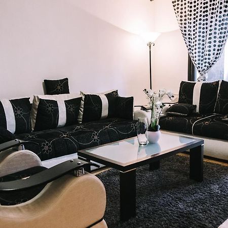 Black And White Apartment Novi Sad Ngoại thất bức ảnh