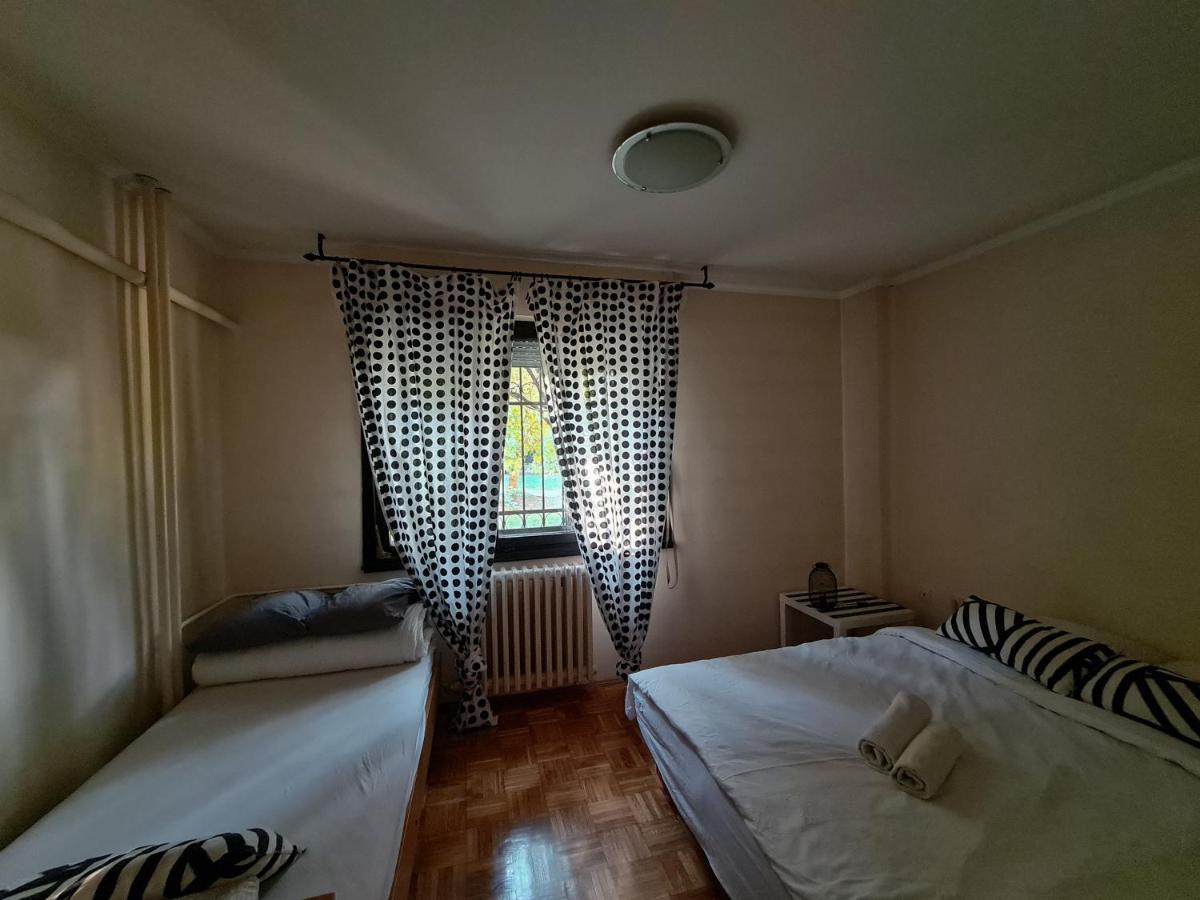 Black And White Apartment Novi Sad Ngoại thất bức ảnh