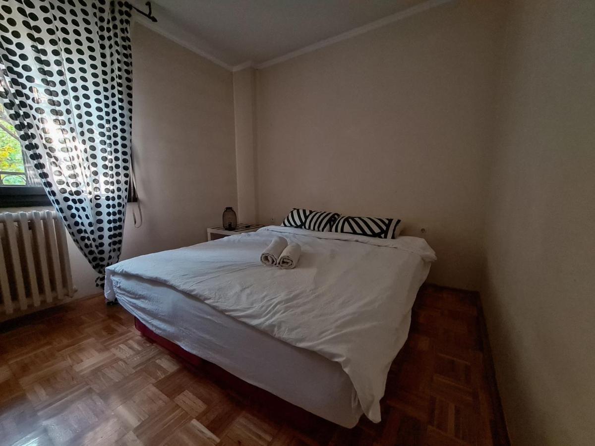 Black And White Apartment Novi Sad Ngoại thất bức ảnh