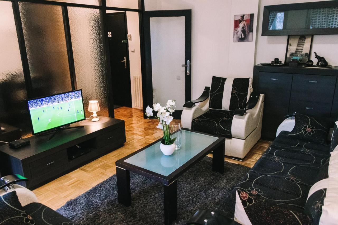 Black And White Apartment Novi Sad Ngoại thất bức ảnh