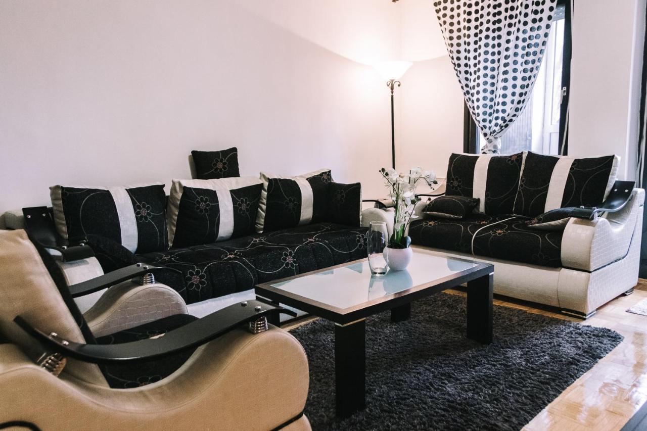 Black And White Apartment Novi Sad Ngoại thất bức ảnh